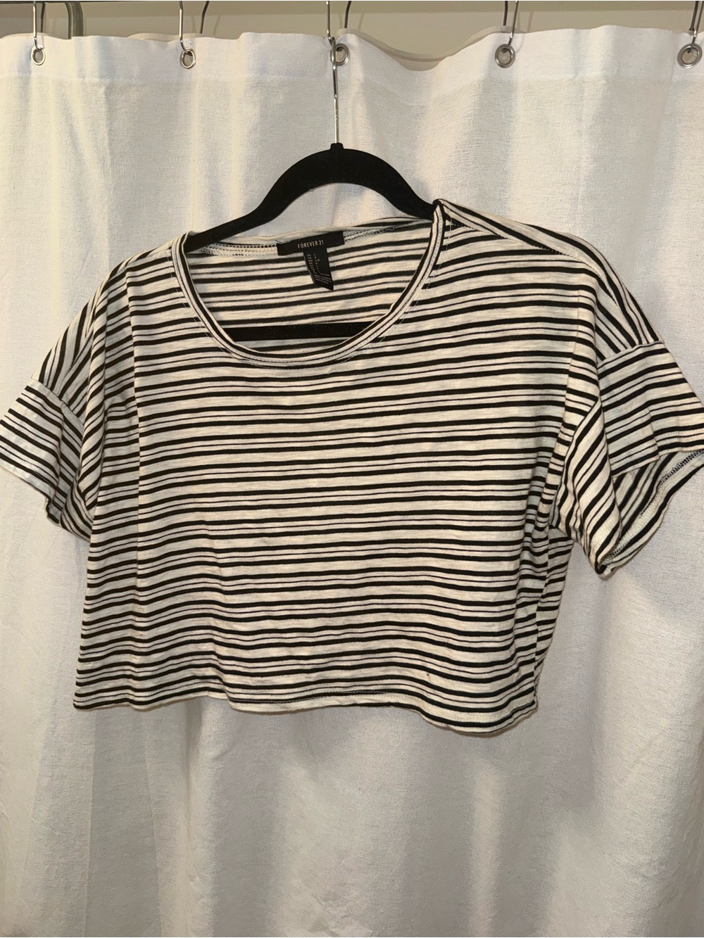 Forever 21 Black and White Striped Cropped Tee